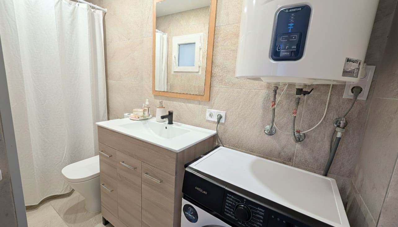 3 bedroom Apartment for rent in Genova with garage - € 1,850 (Ref: 9511356)