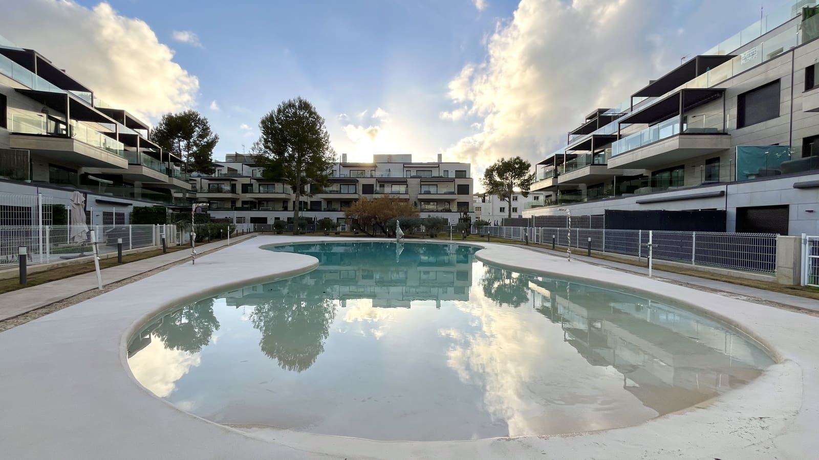 2 soveværelse Lejlighed til leje i Santa Ponsa med garage - € 2.000 (Ref: 9517958)