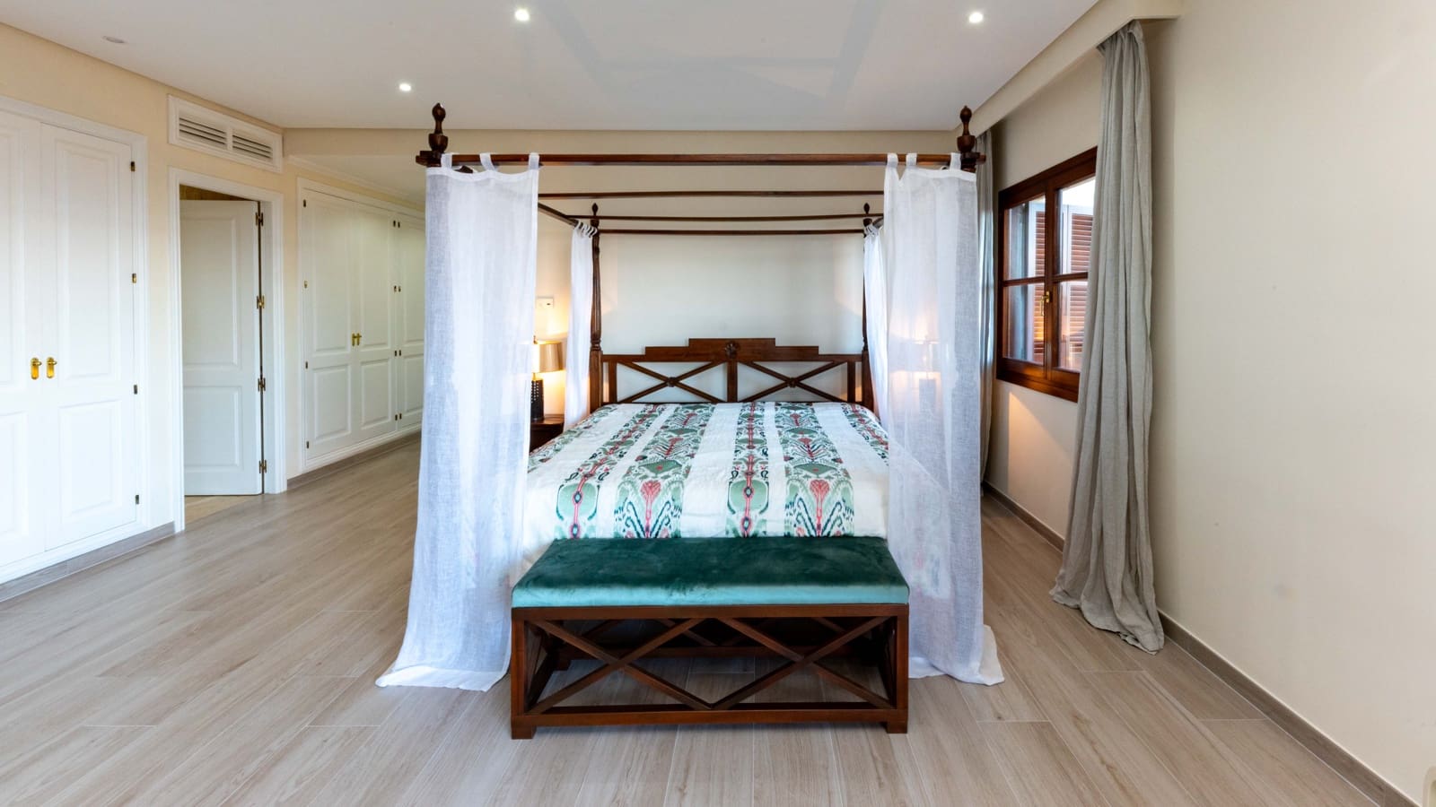 5 bedroom Villa for sale in Bendinat with pool garage - € 3,950,000 (Ref: 9525862)