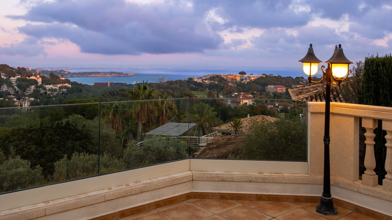 5 bedroom Villa for sale in Bendinat with pool garage - € 3,950,000 (Ref: 9525862)