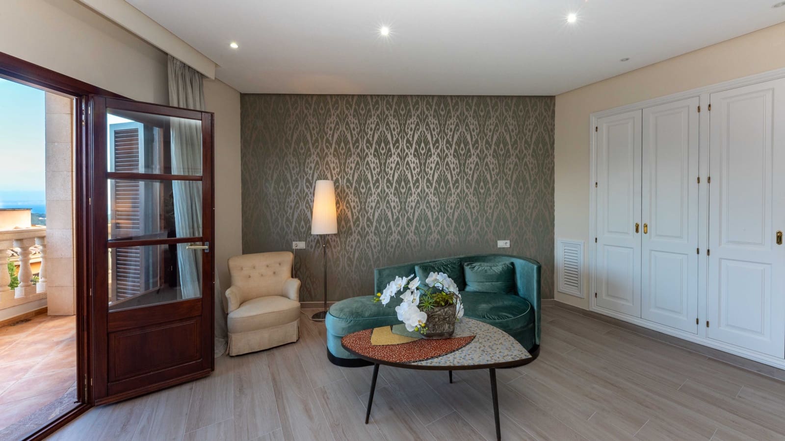 5 bedroom Villa for sale in Bendinat with pool garage - € 3,950,000 (Ref: 9525862)