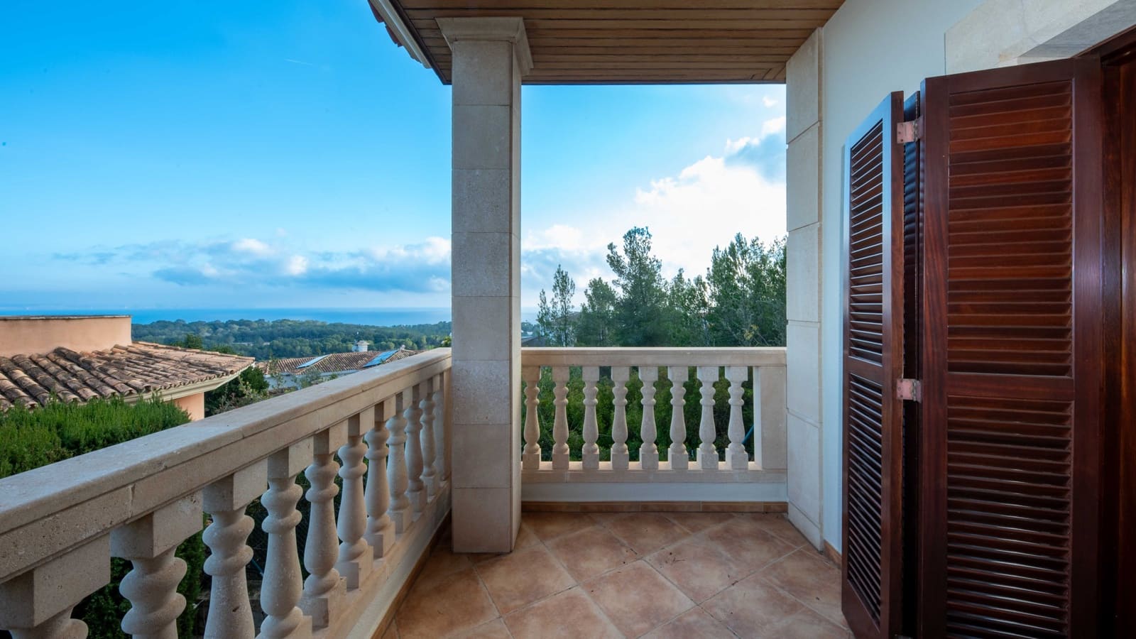 5 bedroom Villa for sale in Bendinat with pool garage - € 3,950,000 (Ref: 9525862)