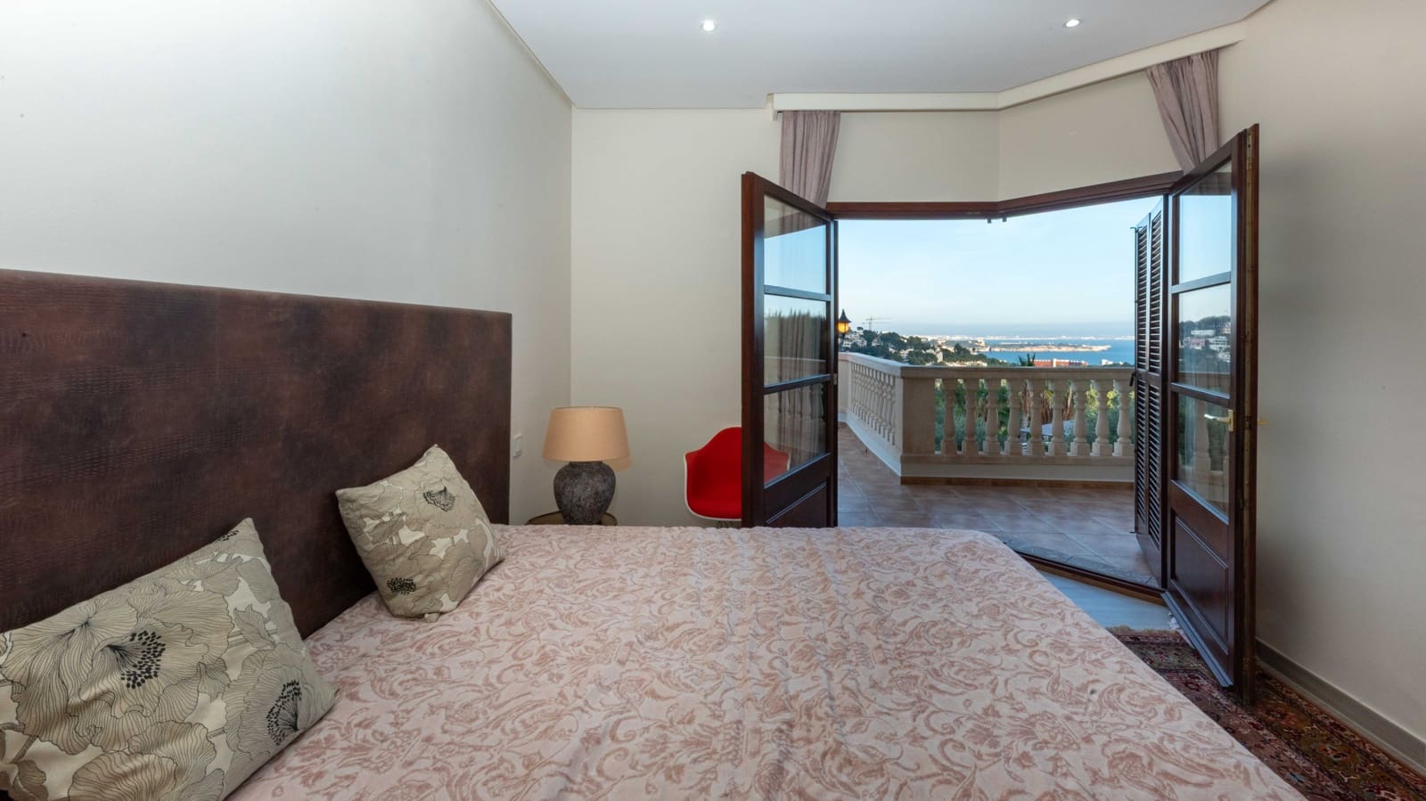 5 bedroom Villa for sale in Bendinat with pool garage - € 3,950,000 (Ref: 9525862)