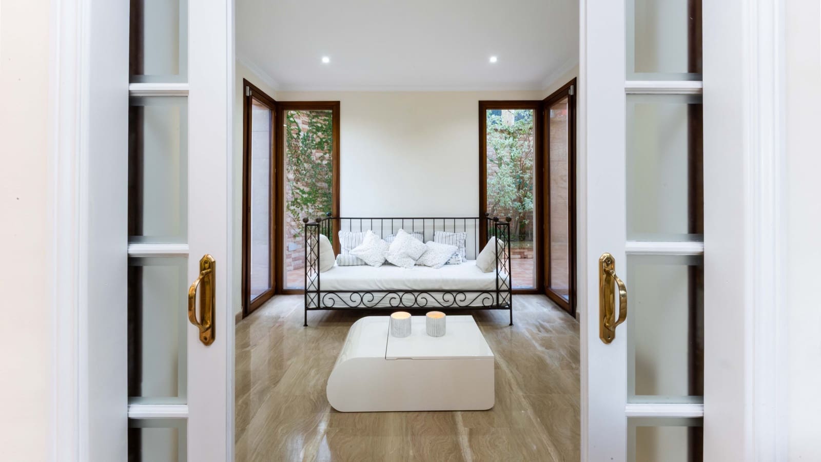 5 bedroom Villa for sale in Bendinat with pool garage - € 3,950,000 (Ref: 9525862)