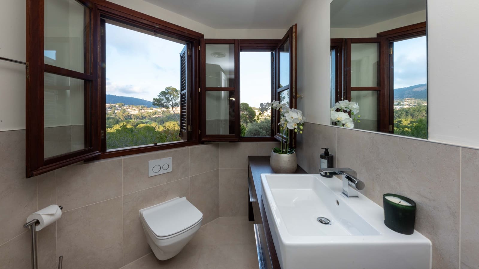 5 bedroom Villa for sale in Bendinat with pool garage - € 3,950,000 (Ref: 9525862)