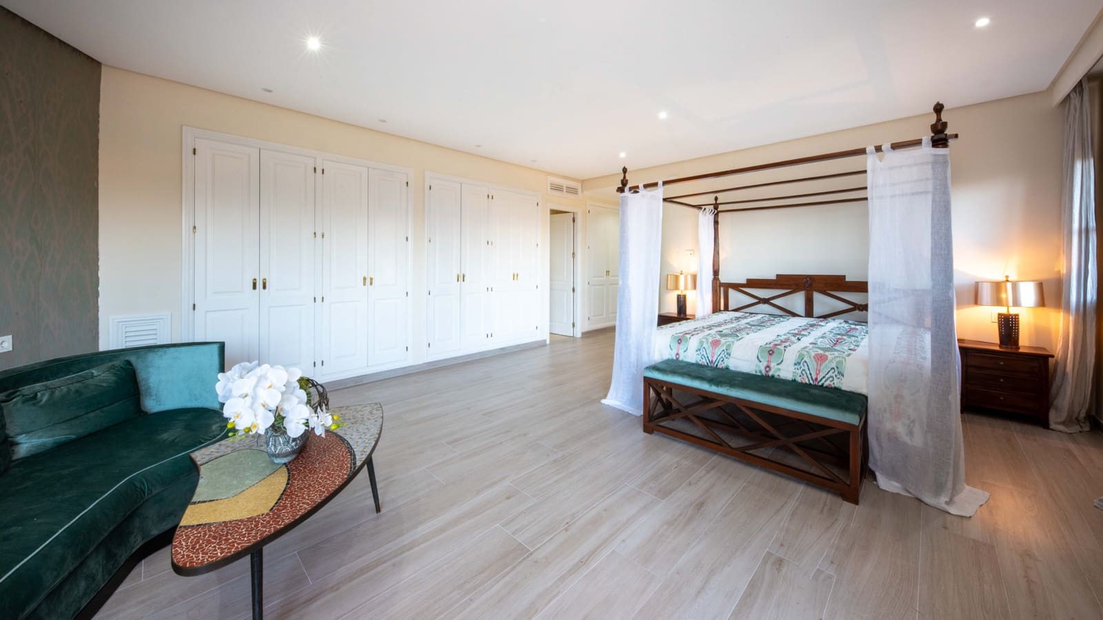 5 bedroom Villa for sale in Bendinat with pool garage - € 3,950,000 (Ref: 9525862)