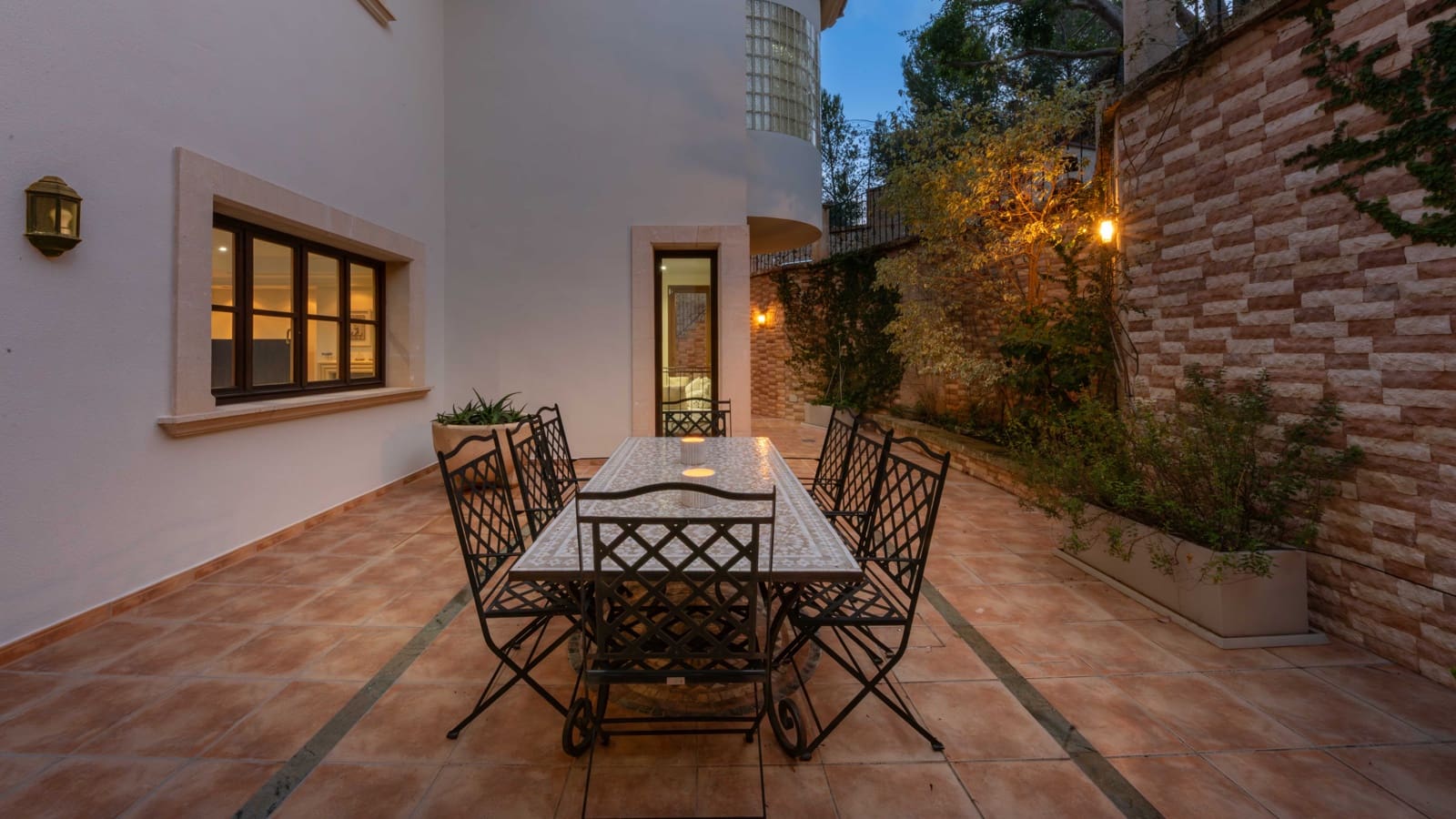 5 bedroom Villa for sale in Bendinat with pool garage - € 3,950,000 (Ref: 9525862)