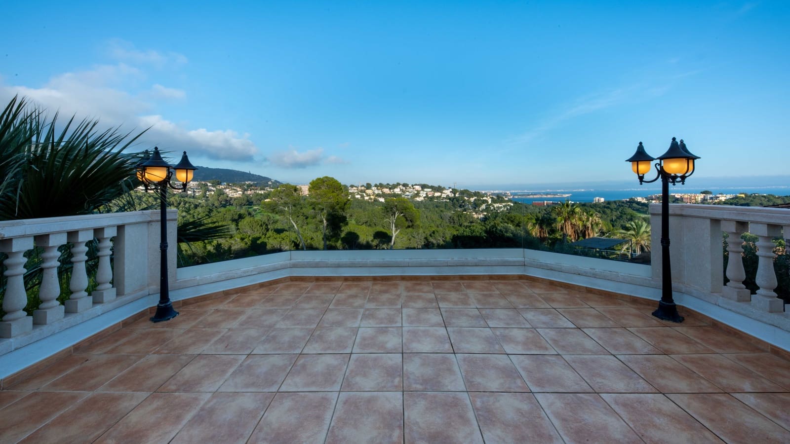 5 bedroom Villa for sale in Bendinat with pool garage - € 3,950,000 (Ref: 9525862)