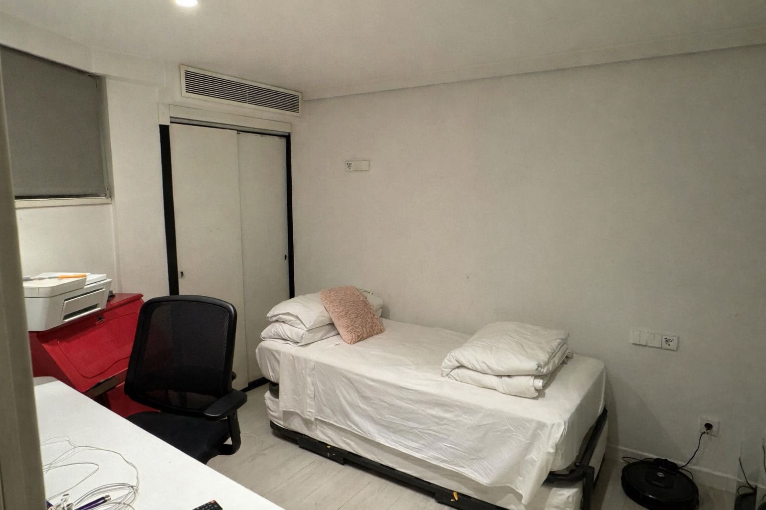 2 bedroom Apartment for rent in Puerto de Alcudia with garage - € 1,500 (Ref: 9539722)