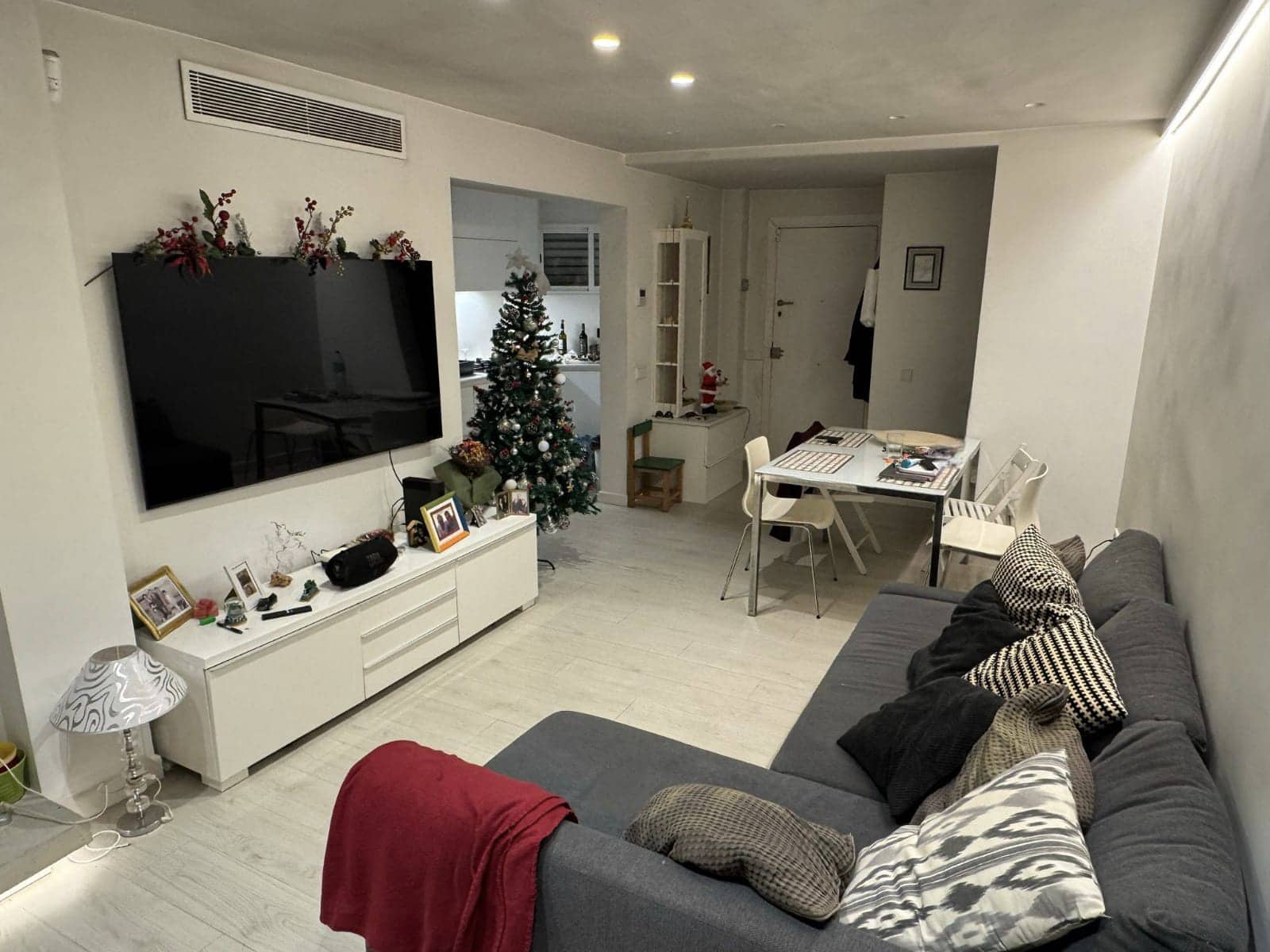 2 bedroom Apartment for rent in Puerto de Alcudia with garage - € 1,500 (Ref: 9539722)