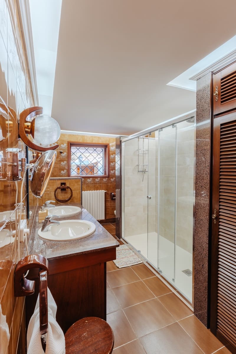 5 bedroom Villa for rent in Establiments with pool garage - € 7,200 (Ref: 9539724)