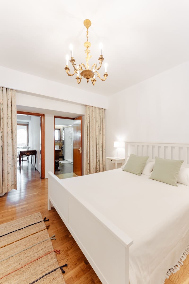 5 bedroom Villa for rent in Establiments with pool garage - € 7,200 (Ref: 9539724)