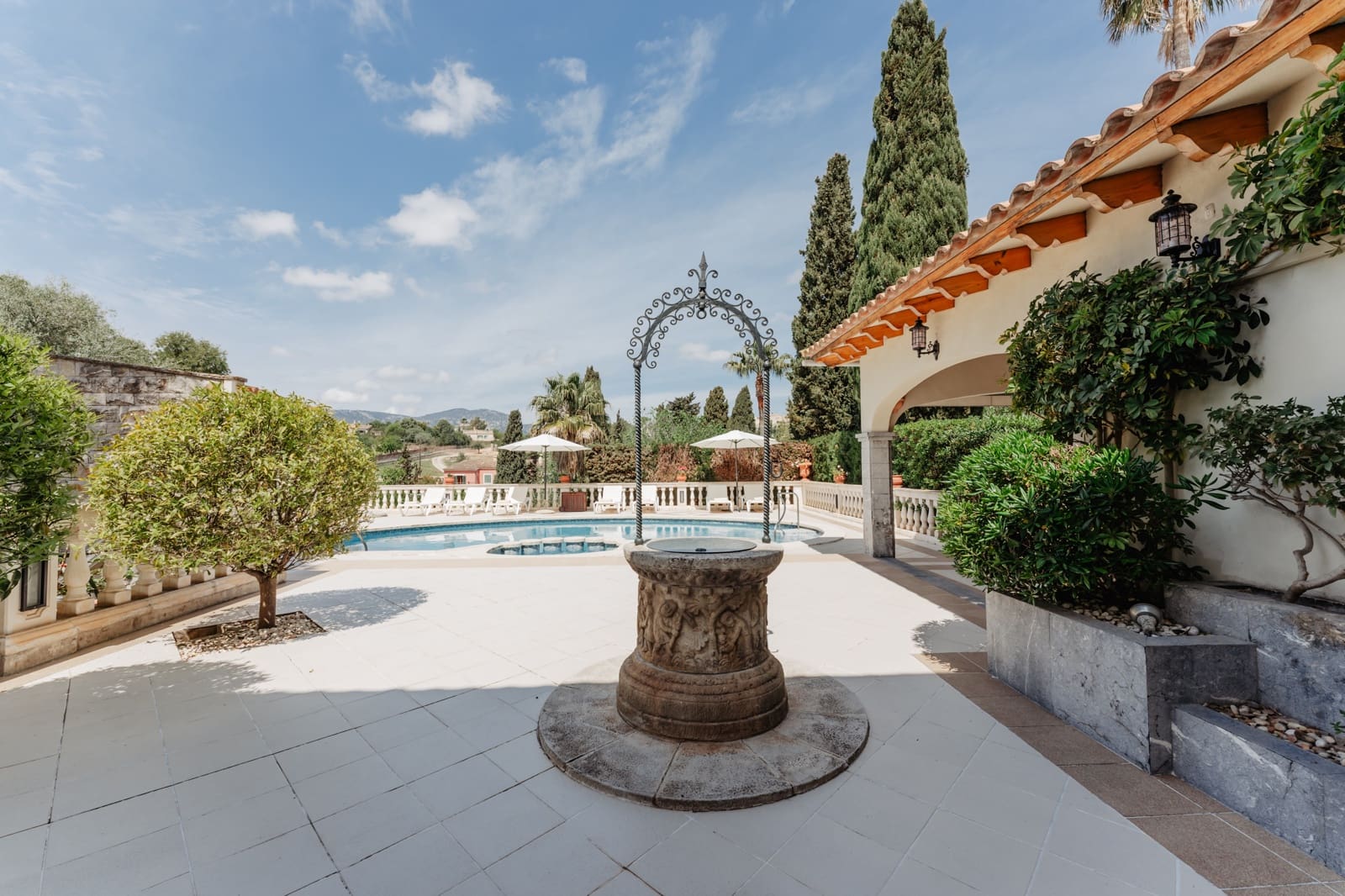 5 bedroom Villa for rent in Establiments with pool garage - € 7,200 (Ref: 9539724)