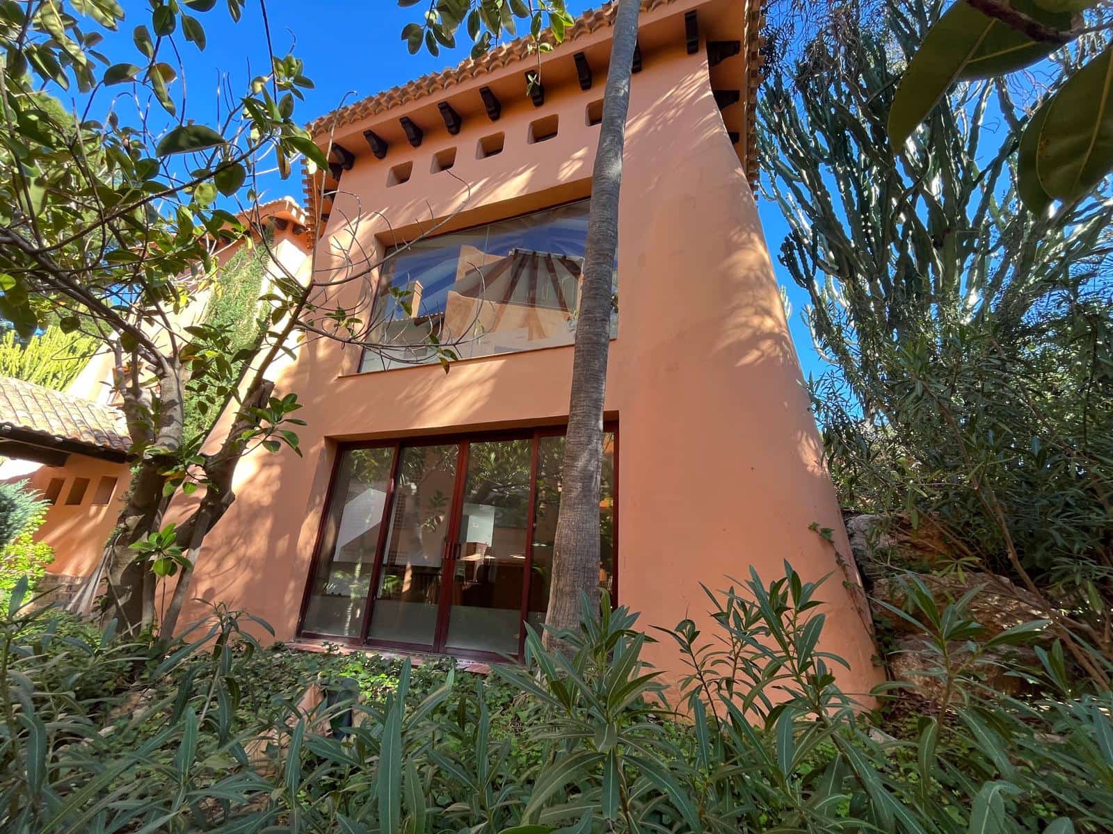 2 slaapkamer Commercieel te huur in Santa Ponsa - € 8.000 (Ref: 9566711)