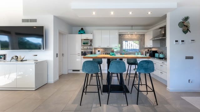 4 Zimmer Villa zu verkaufen in Costa de la Calma, Calvià mit Pool Garage - 1.980.000 € (Ref: 9581351)