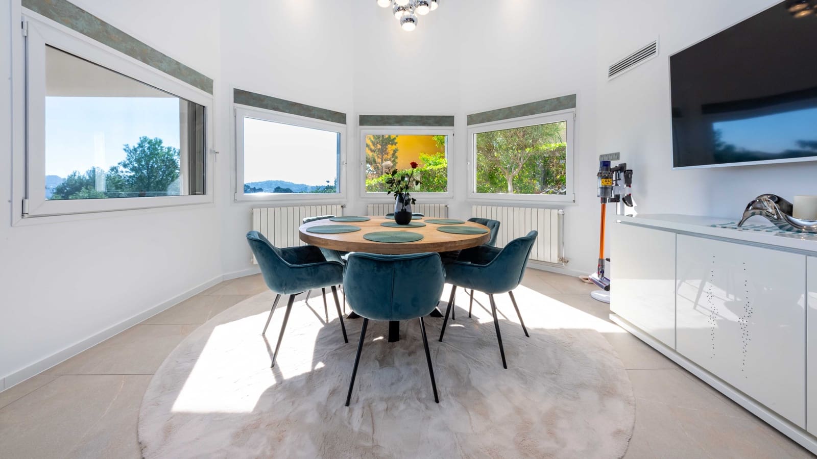 4 Zimmer Villa zu verkaufen in Costa de la Calma mit Pool Garage - 1.980.000 € (Ref: 9581351)