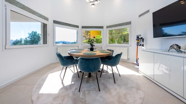 4 Zimmer Villa zu verkaufen in Costa de la Calma, Calvià mit Pool Garage - 1.980.000 € (Ref: 9581351)