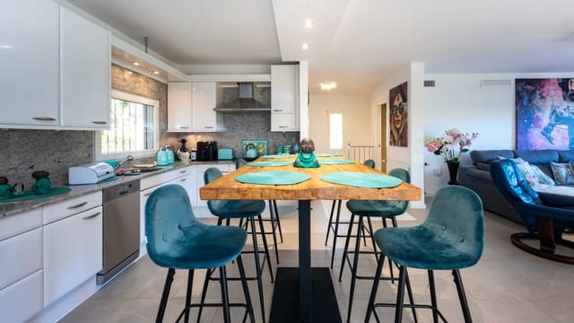 4 Zimmer Villa zu verkaufen in Costa de la Calma, Calvià mit Pool Garage - 1.980.000 € (Ref: 9581351)