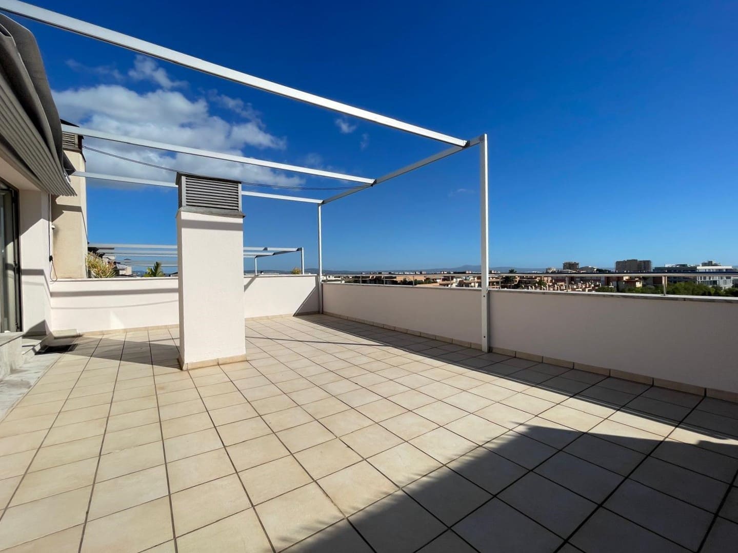 Apartamento de 3 habitaciones en Palma de Mallorca en alquiler con garaje - 2.500 € (Ref: 9590428)