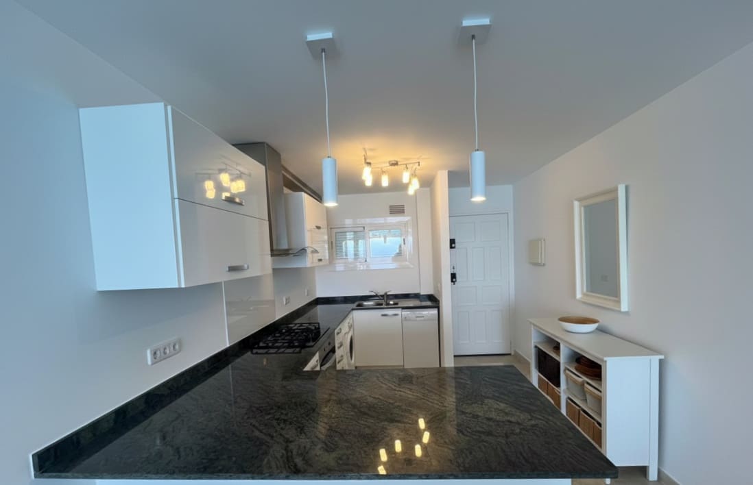 2 bedroom Apartment for rent in El Toro / Port Adriano with garage - € 2,100 (Ref: 9590429)