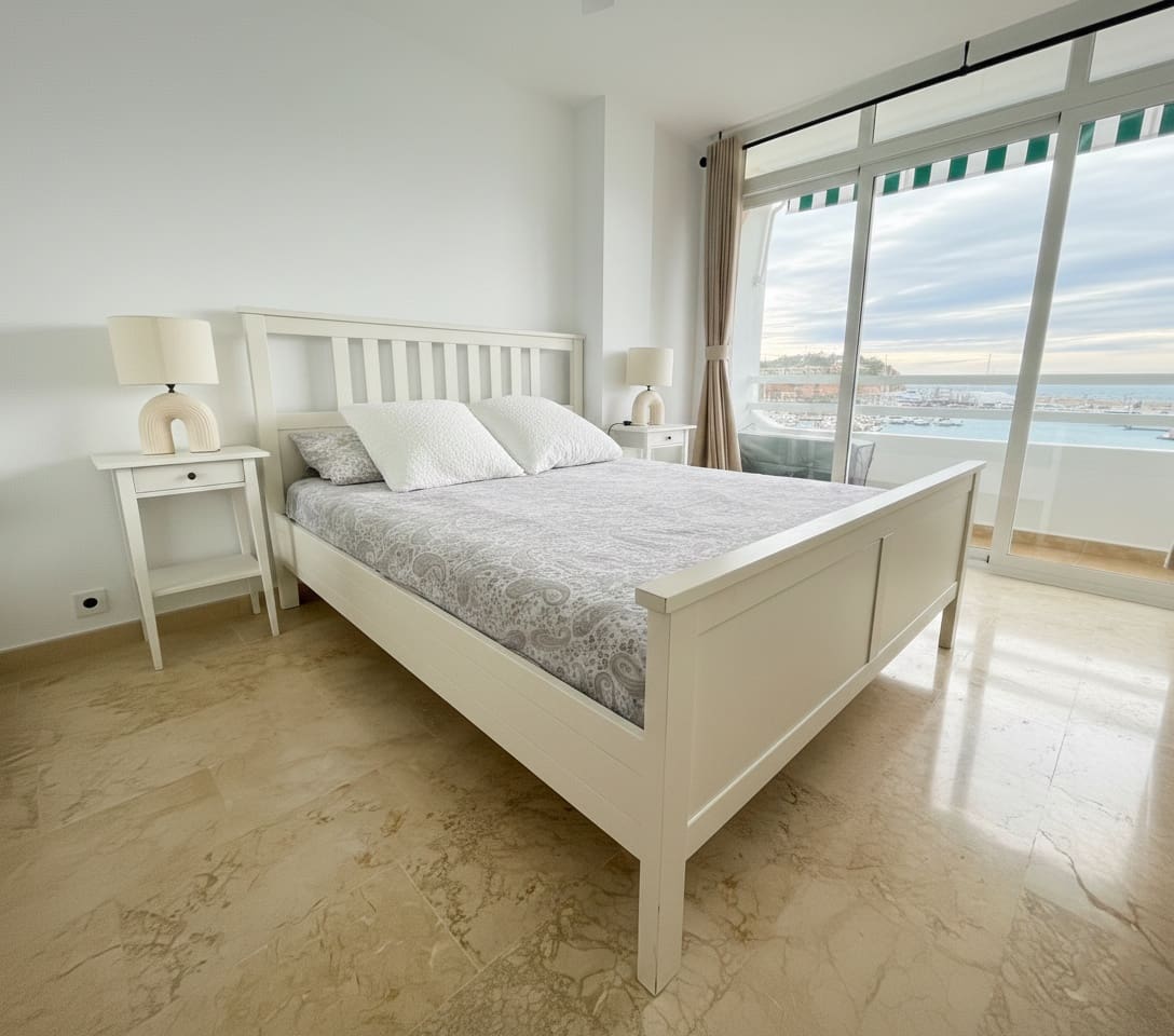 2 bedroom Apartment for rent in El Toro / Port Adriano with garage - € 2,100 (Ref: 9590429)