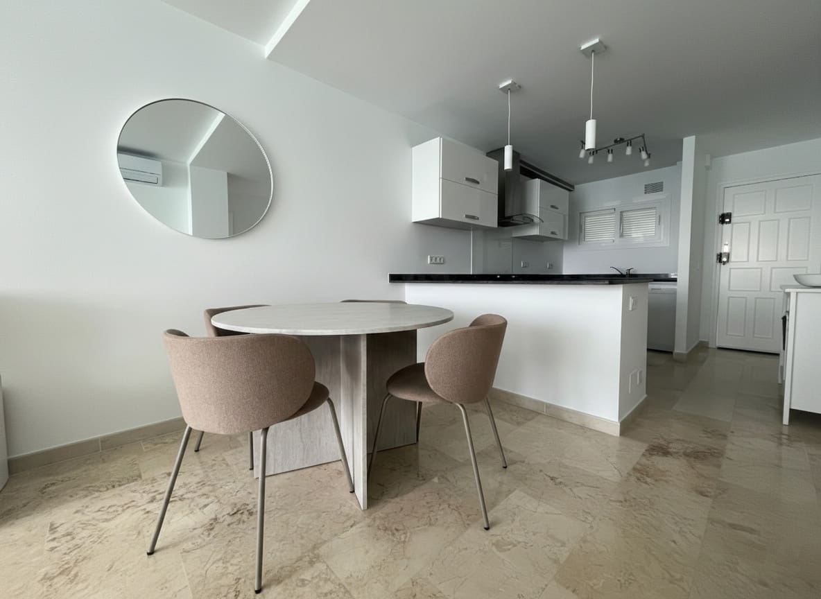 2 bedroom Apartment for rent in El Toro / Port Adriano with garage - € 2,100 (Ref: 9590429)