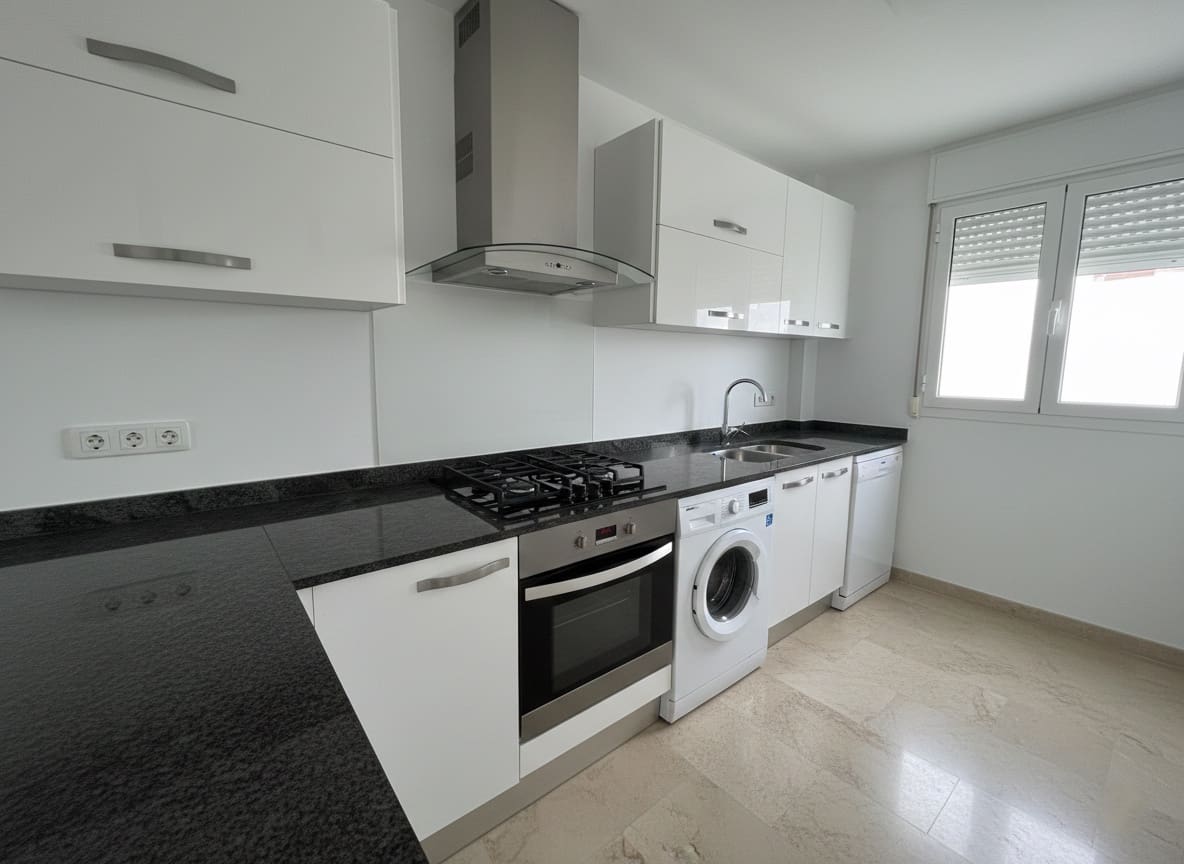 2 bedroom Apartment for rent in El Toro / Port Adriano with garage - € 2,100 (Ref: 9590429)