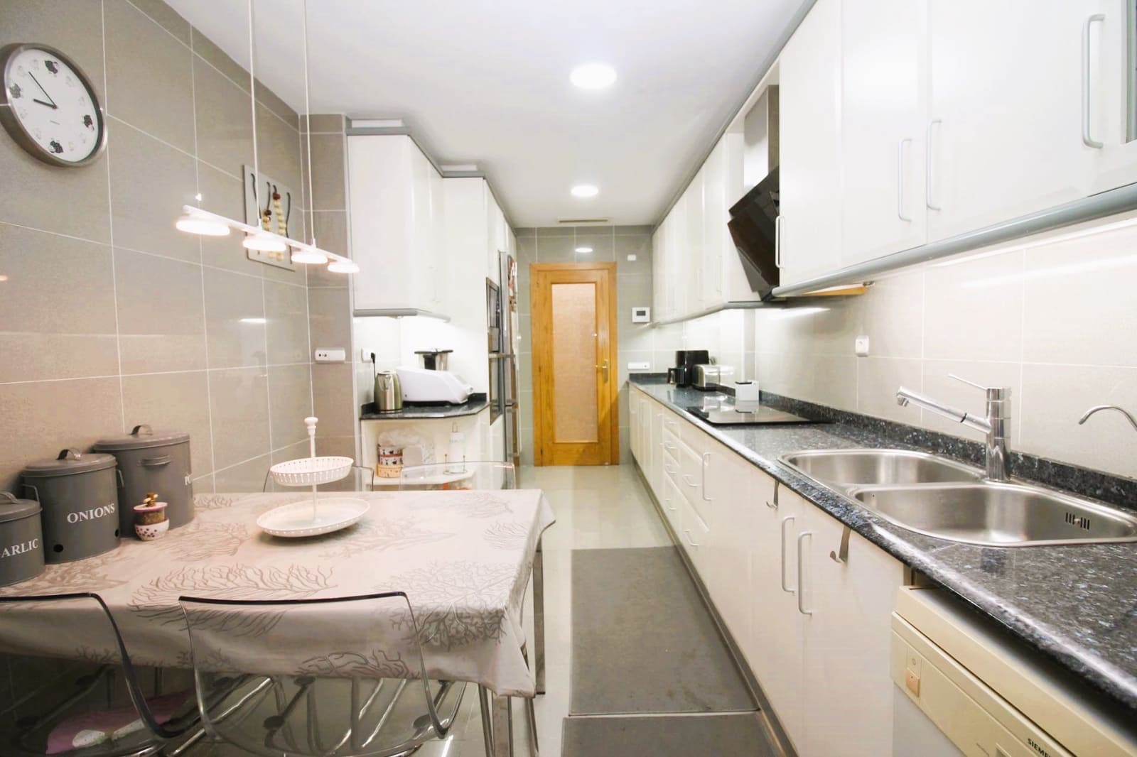 3 bedroom Apartment for sale in Palma de Mallorca with garage - € 870,000 (Ref: 9593291)