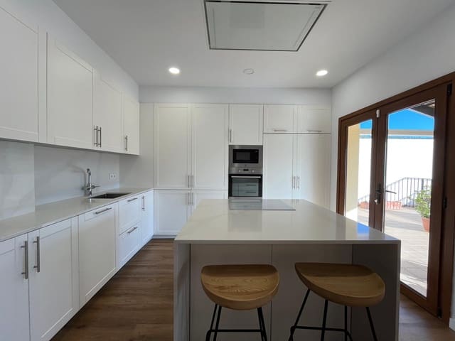 4 bedroom Semi-detached Villa for rent in Calvià Pueblo, Calvià with pool garage - € 3,450 (Ref: 9593294)