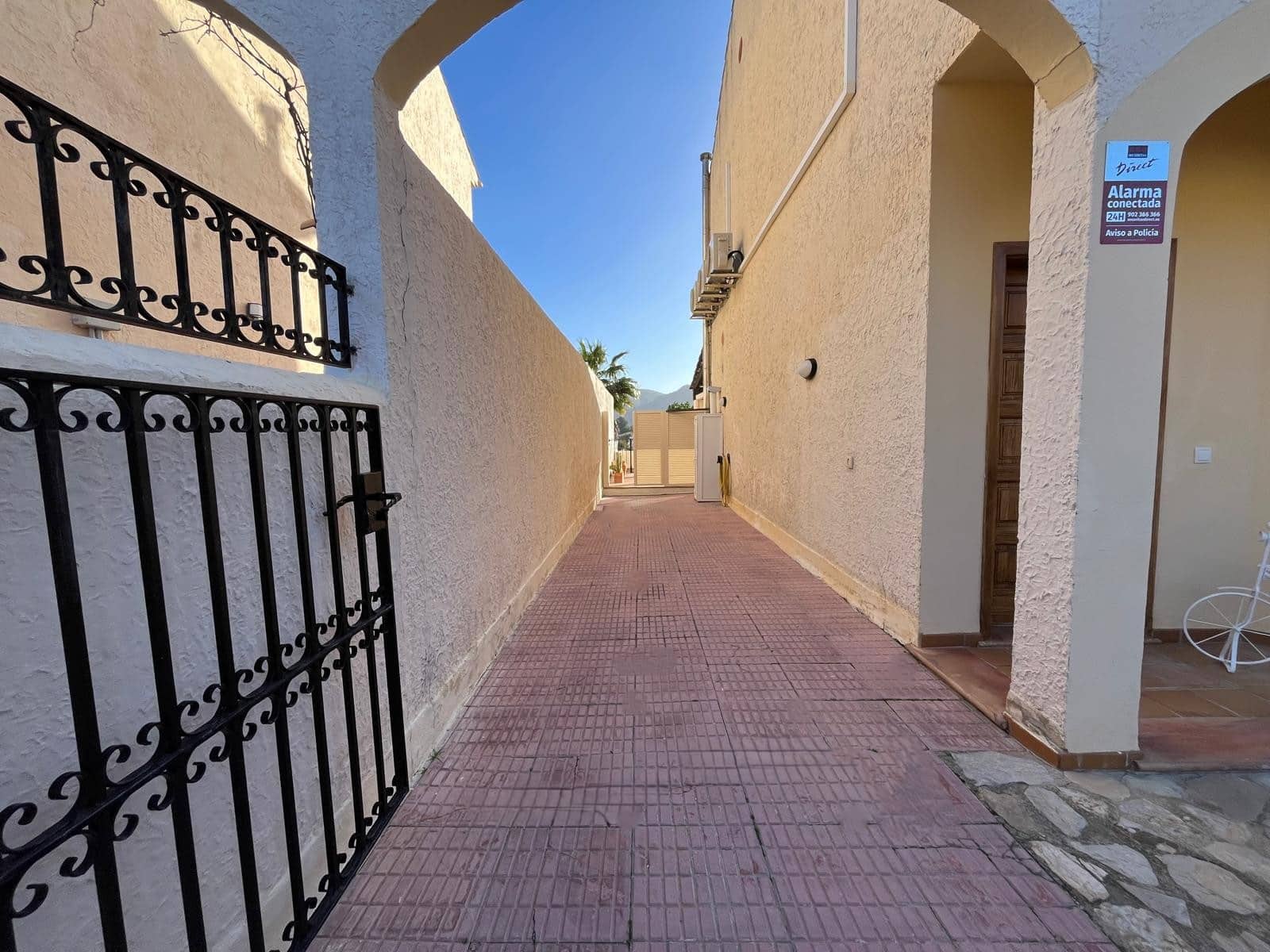 4 bedroom Semi-detached Villa for rent in Calvia with pool garage - € 3,450 (Ref: 9593294)