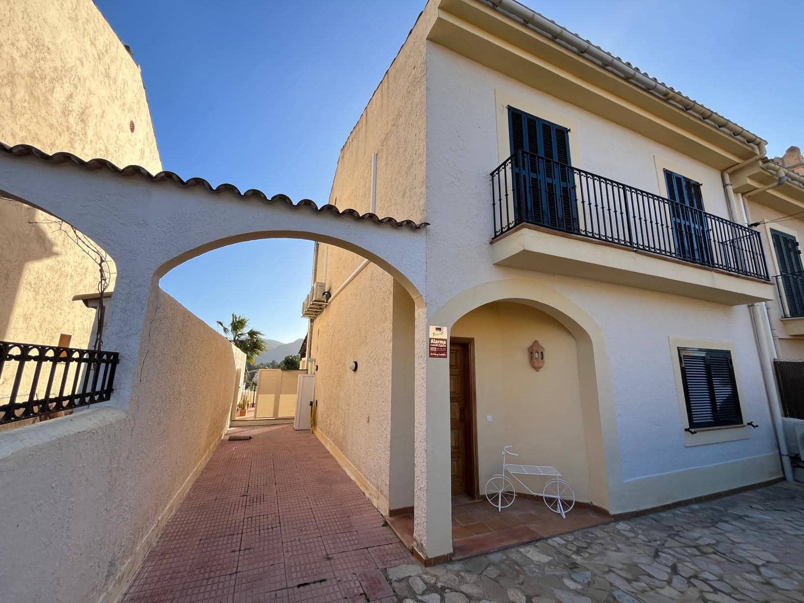 4 bedroom Semi-detached Villa for rent in Calvia with pool garage - € 3,450 (Ref: 9593294)