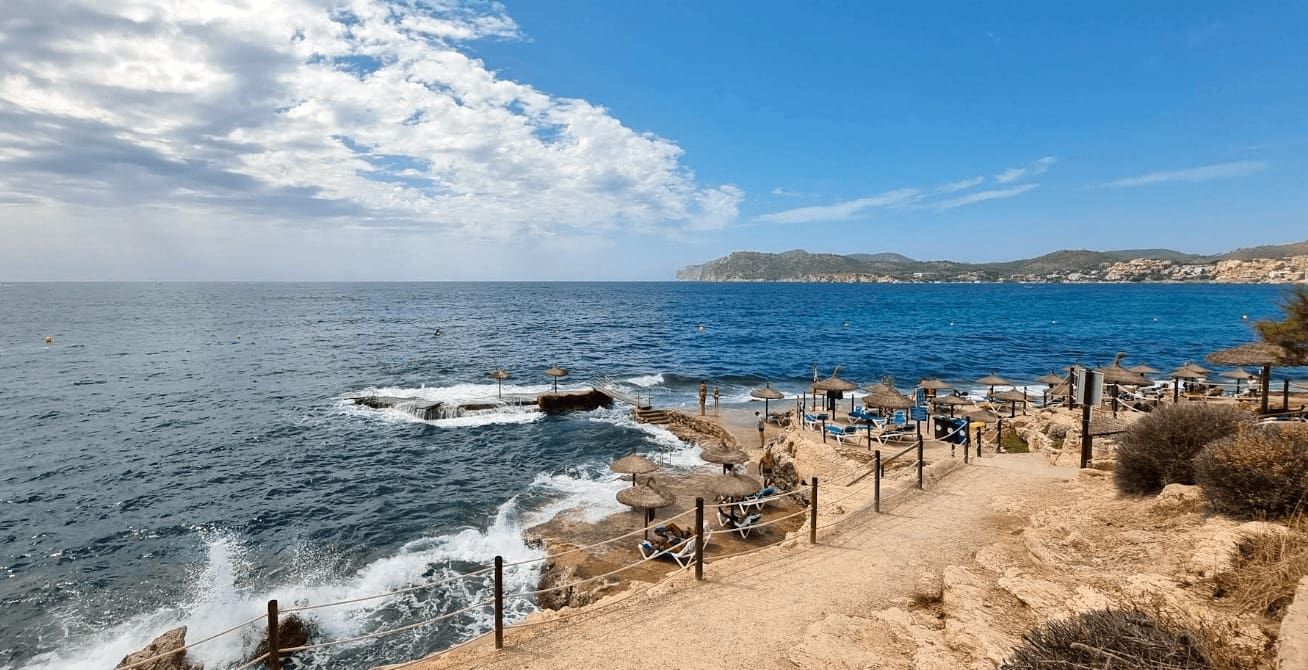 4 quarto Moradia para arrendar em Costa de la Calma com piscina garagem - 4 800 € (Ref: 9610312)