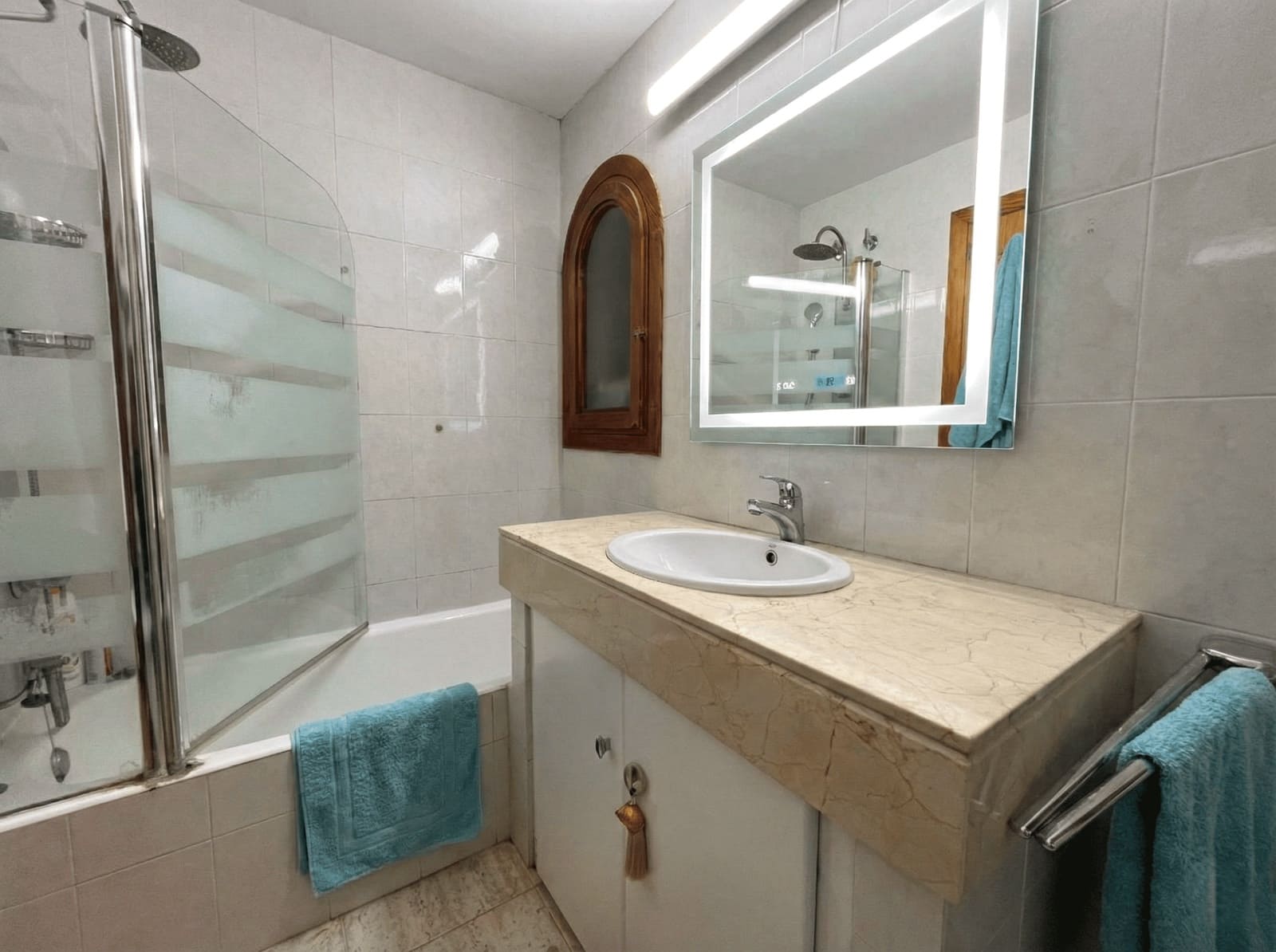 4 quarto Moradia para arrendar em Costa de la Calma com piscina garagem - 4 800 € (Ref: 9610312)