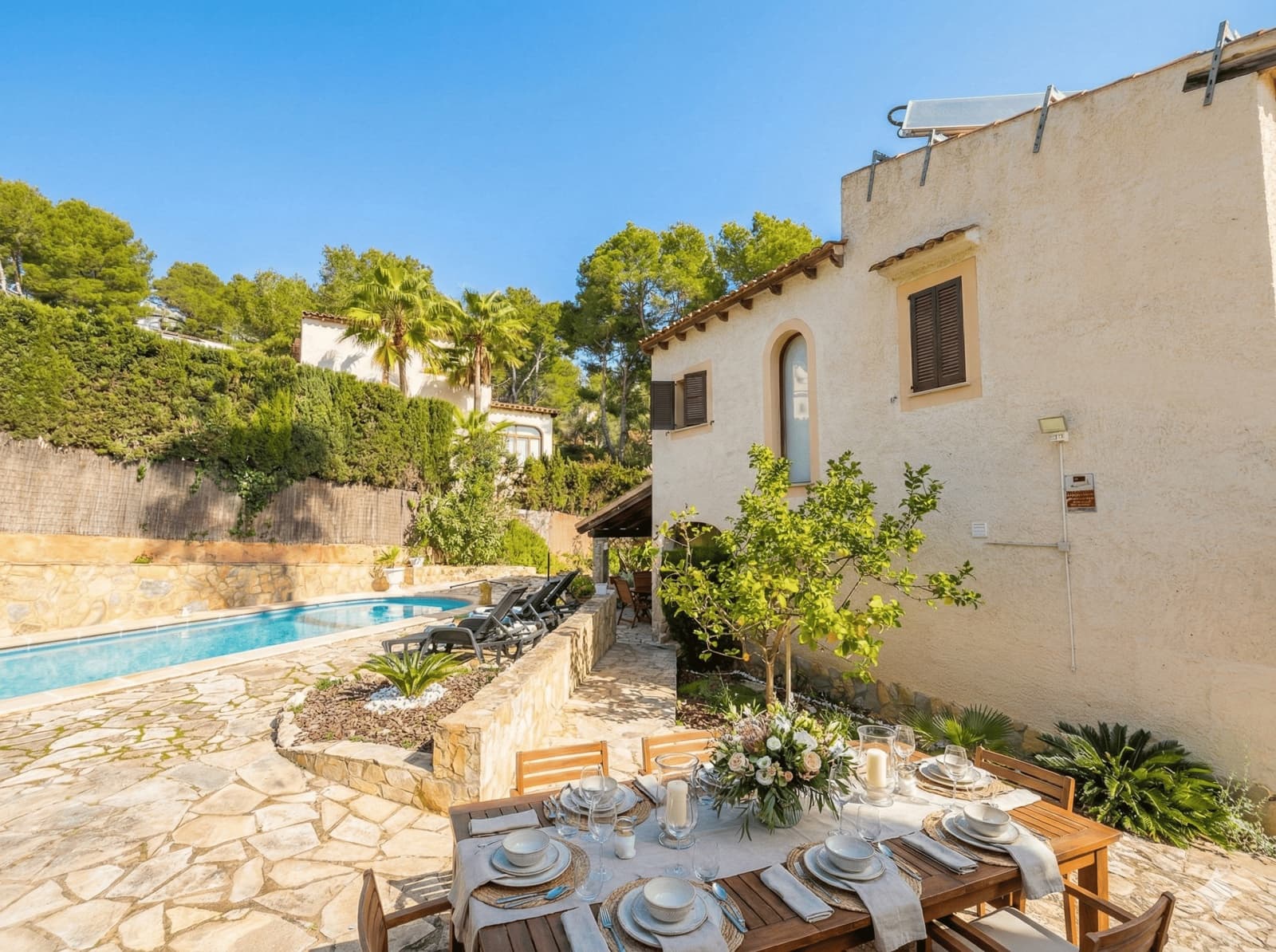 4 quarto Moradia para arrendar em Costa de la Calma com piscina garagem - 4 800 € (Ref: 9610312)