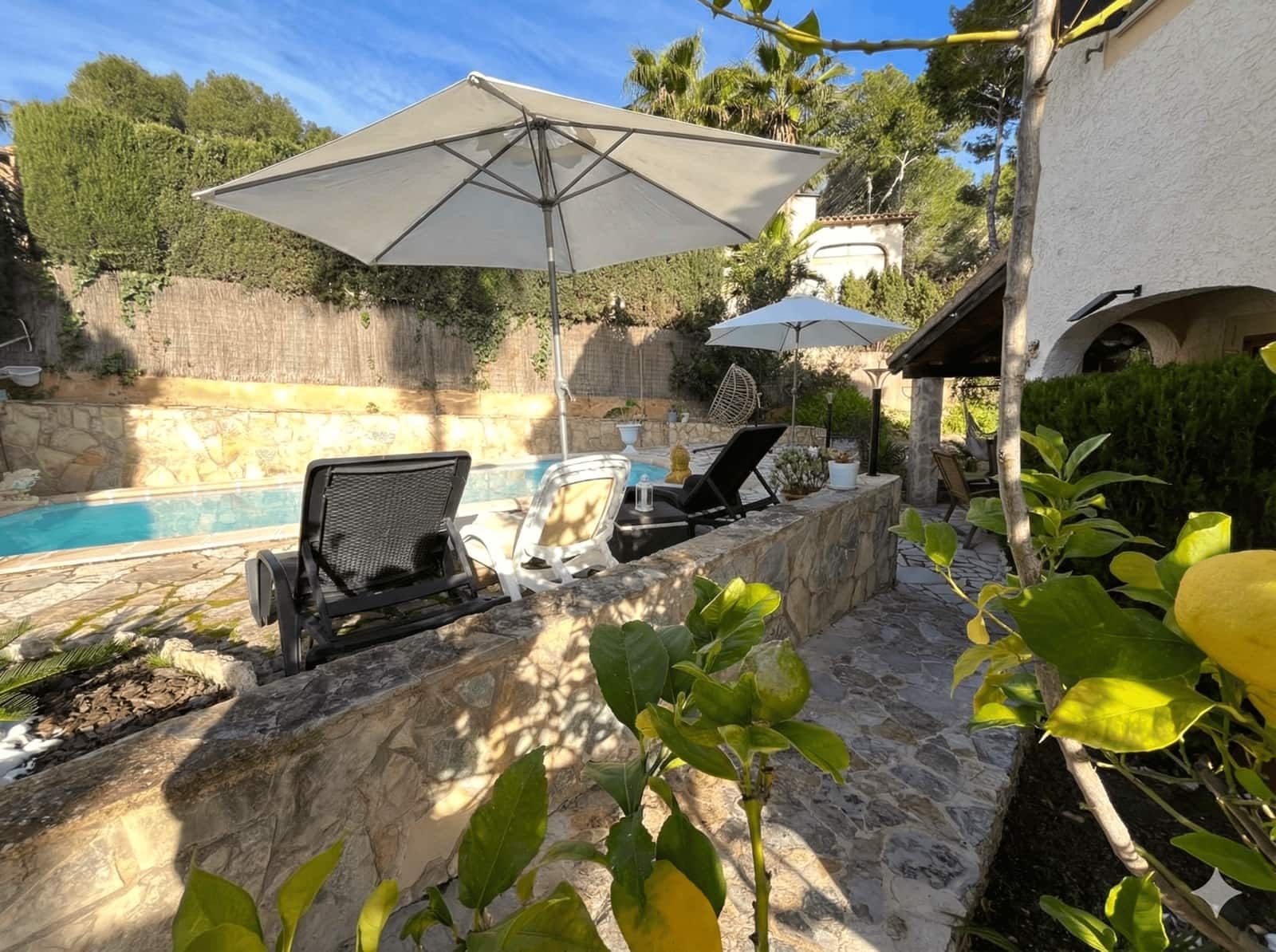 4 quarto Moradia para arrendar em Costa de la Calma com piscina garagem - 4 800 € (Ref: 9610312)