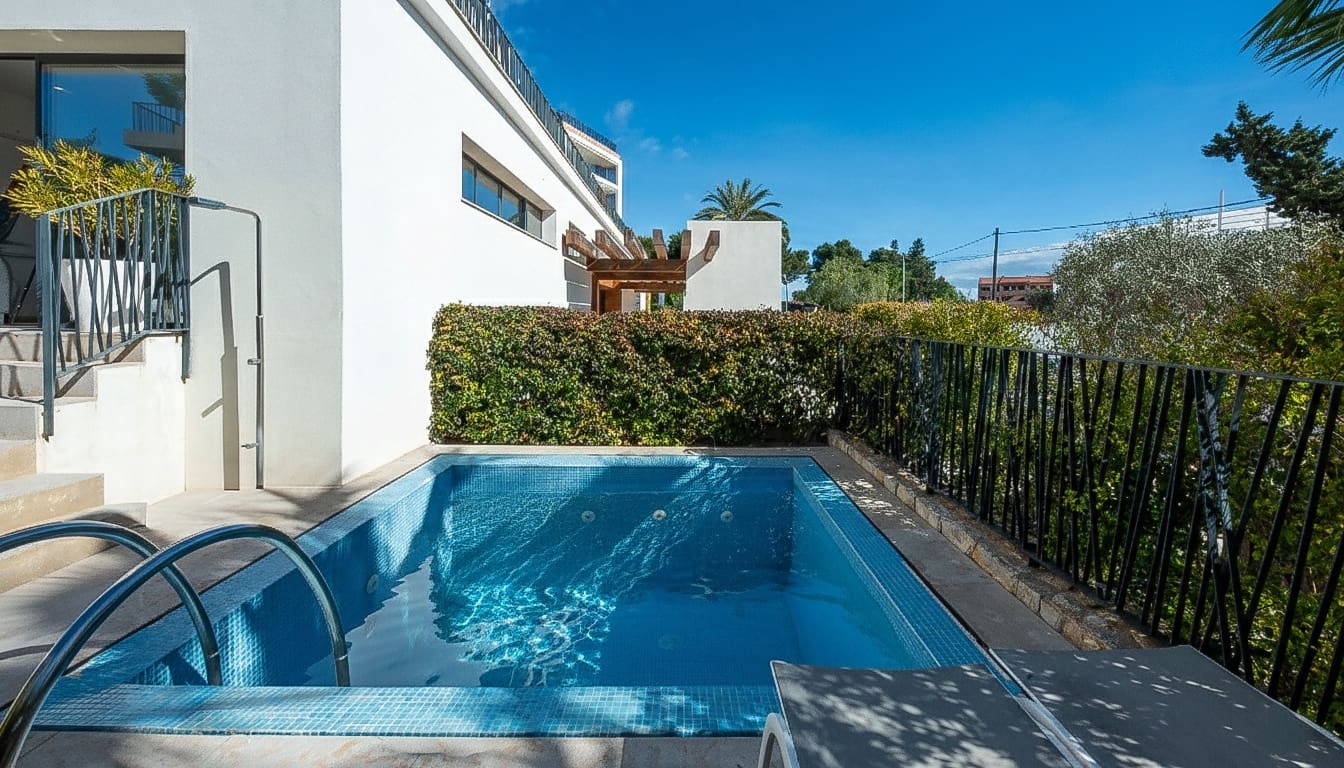 2 soverom Leilighet til salgs i Portals Nous med svømmebasseng - € 2 700 000 (Ref: 9610313)