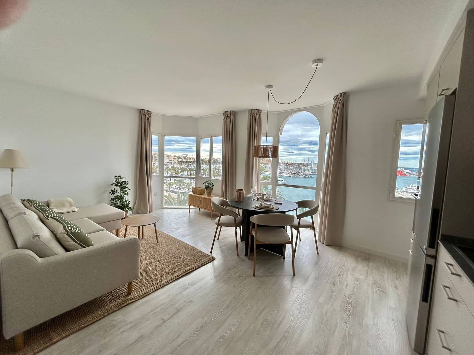 2 bedroom Apartment for rent in Palma de Mallorca with garage - € 2,300 (Ref: 9618635)