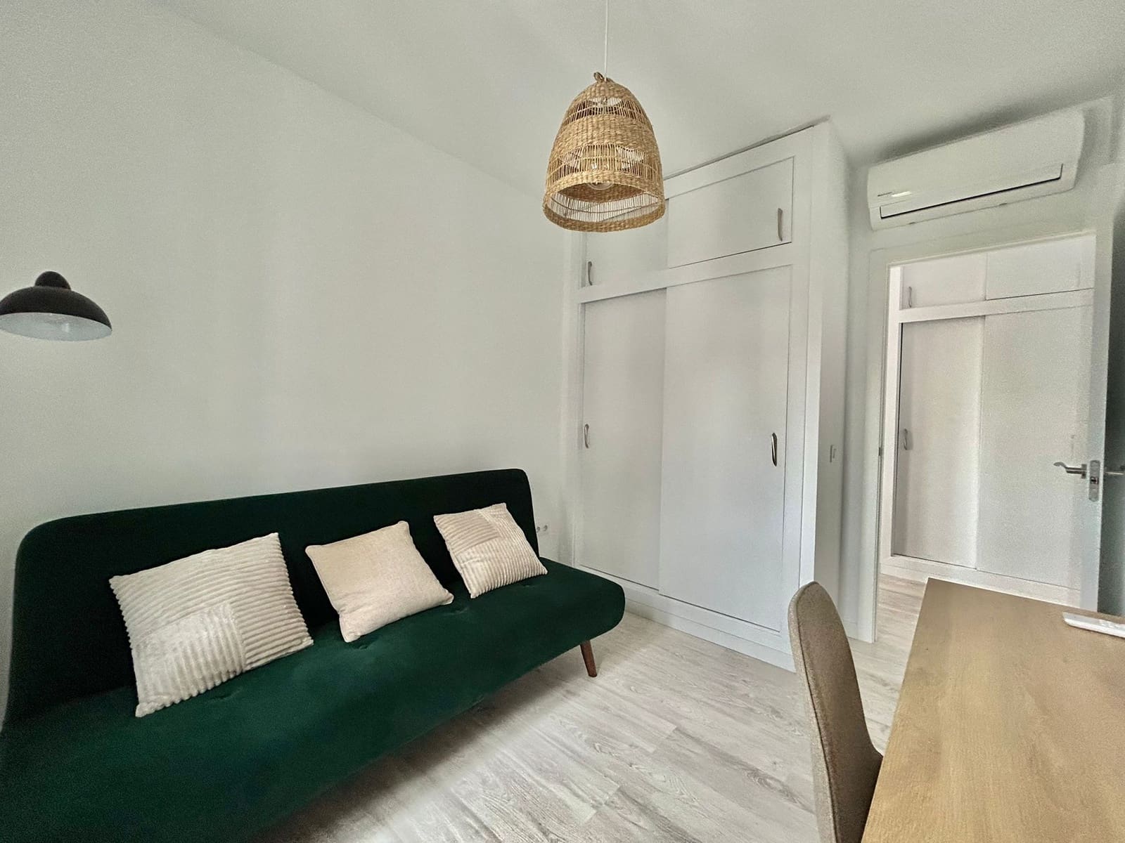 2 bedroom Apartment for rent in Palma de Mallorca with garage - € 2,300 (Ref: 9618635)