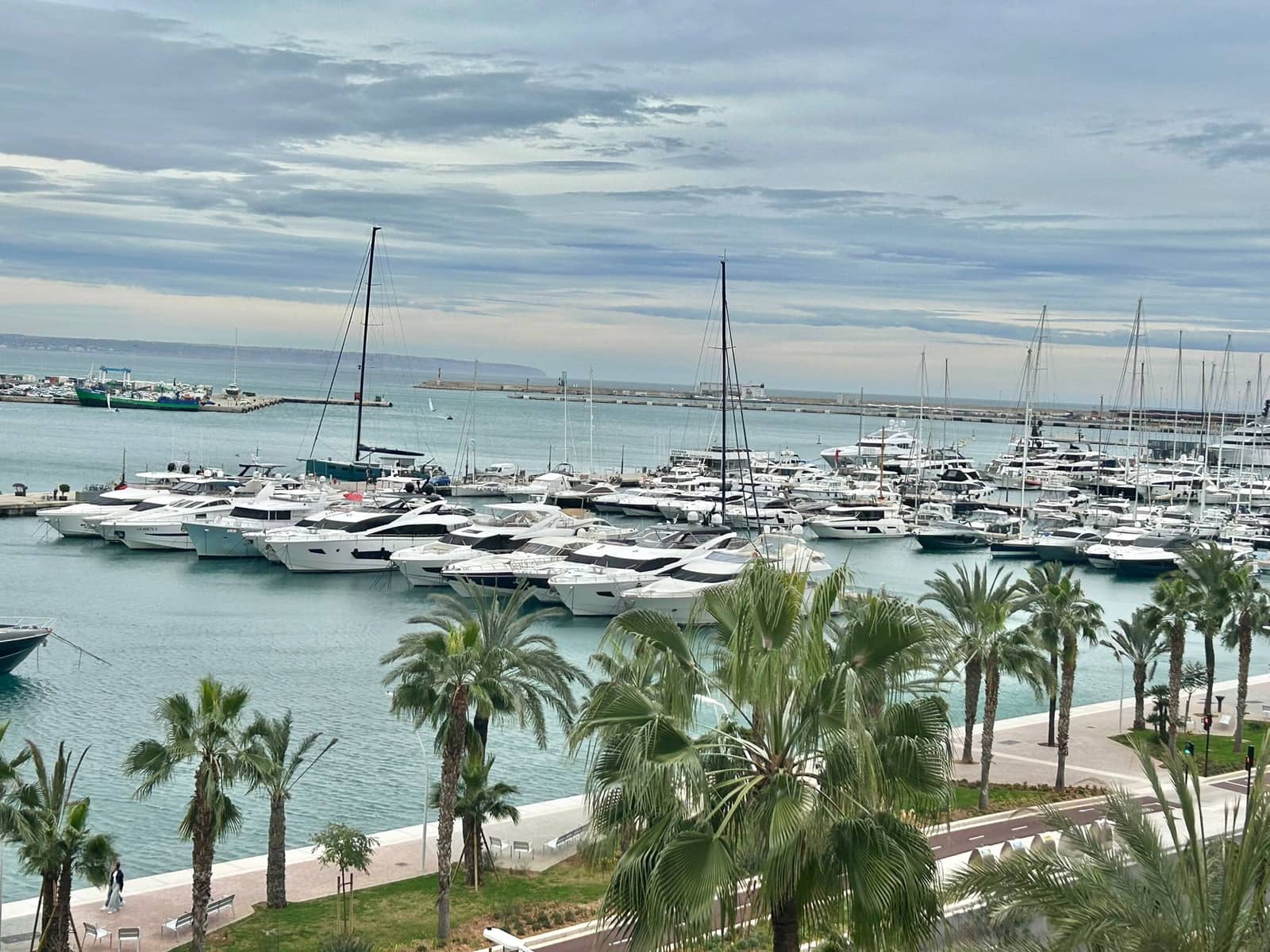 2 bedroom Apartment for rent in Palma de Mallorca with garage - € 2,300 (Ref: 9618635)