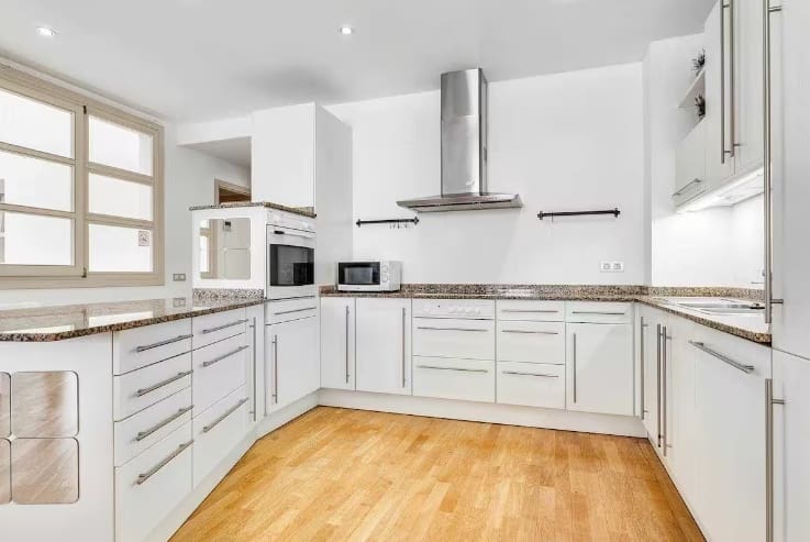 3 slaapkamer Appartement te huur in Palma de Mallorca met garage - € 5.000 (Ref: 9618640)