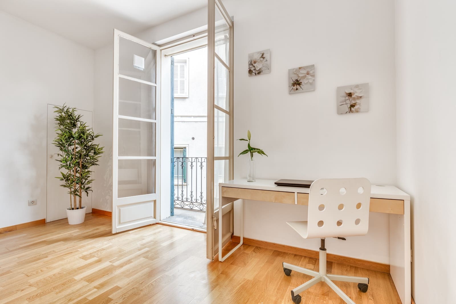 3 slaapkamer Appartement te huur in Palma de Mallorca met garage - € 5.000 (Ref: 9618640)