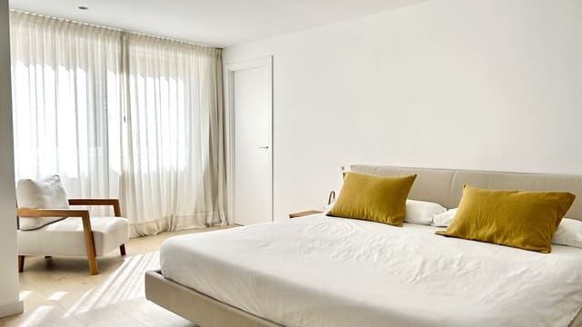 4 bedroom Apartment for sale in Son Armadans, Palma de Mallorca with garage - € 1,450,000 (Ref: 9624125)