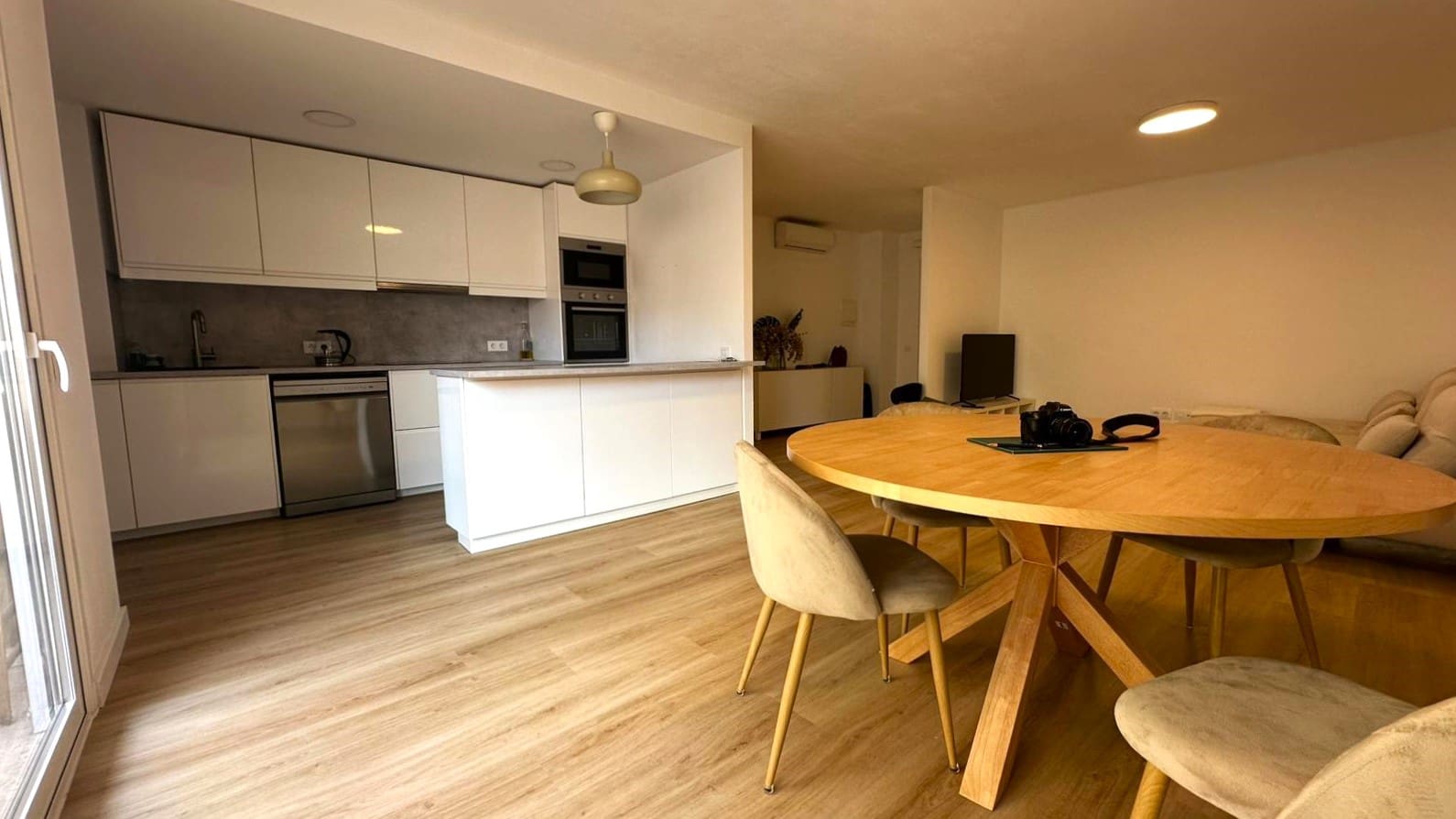3 bedroom Apartment for rent in Palma de Mallorca - € 1,800 (Ref: 9624126)