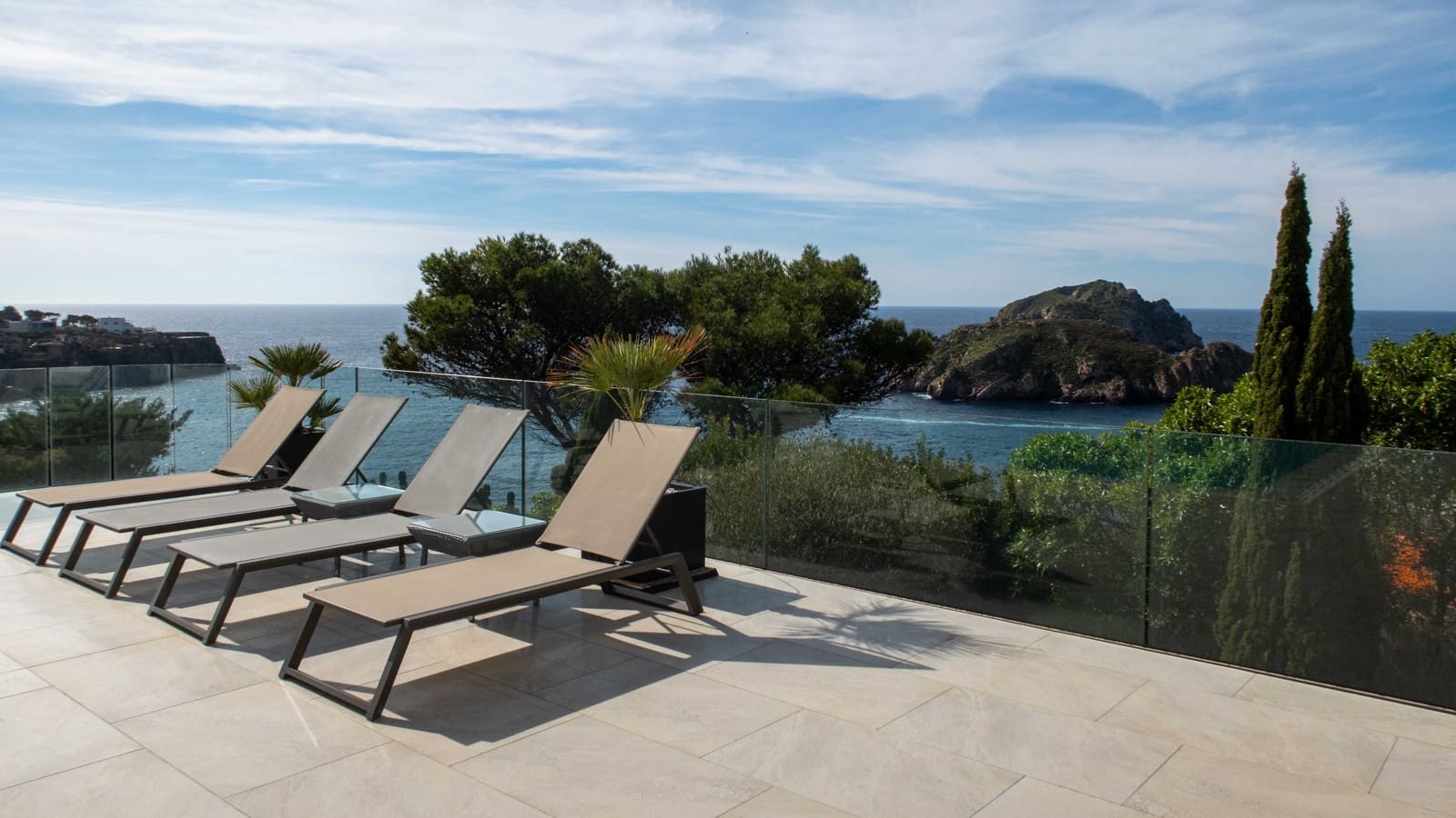 6 bedroom Villa for sale in Santa Ponsa with pool garage - € 10,900,000 (Ref: 9624128)