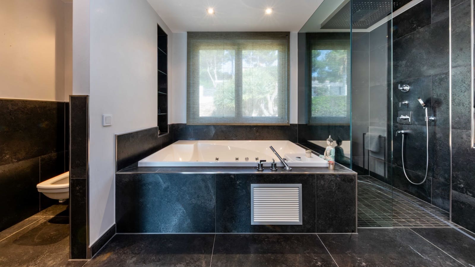 6 bedroom Villa for sale in Santa Ponsa with pool garage - € 10,900,000 (Ref: 9624128)