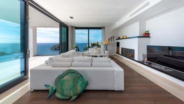 6 bedroom Villa for sale in Santa Ponsa, Calvià with pool garage - € 10,900,000 (Ref: 9624128)