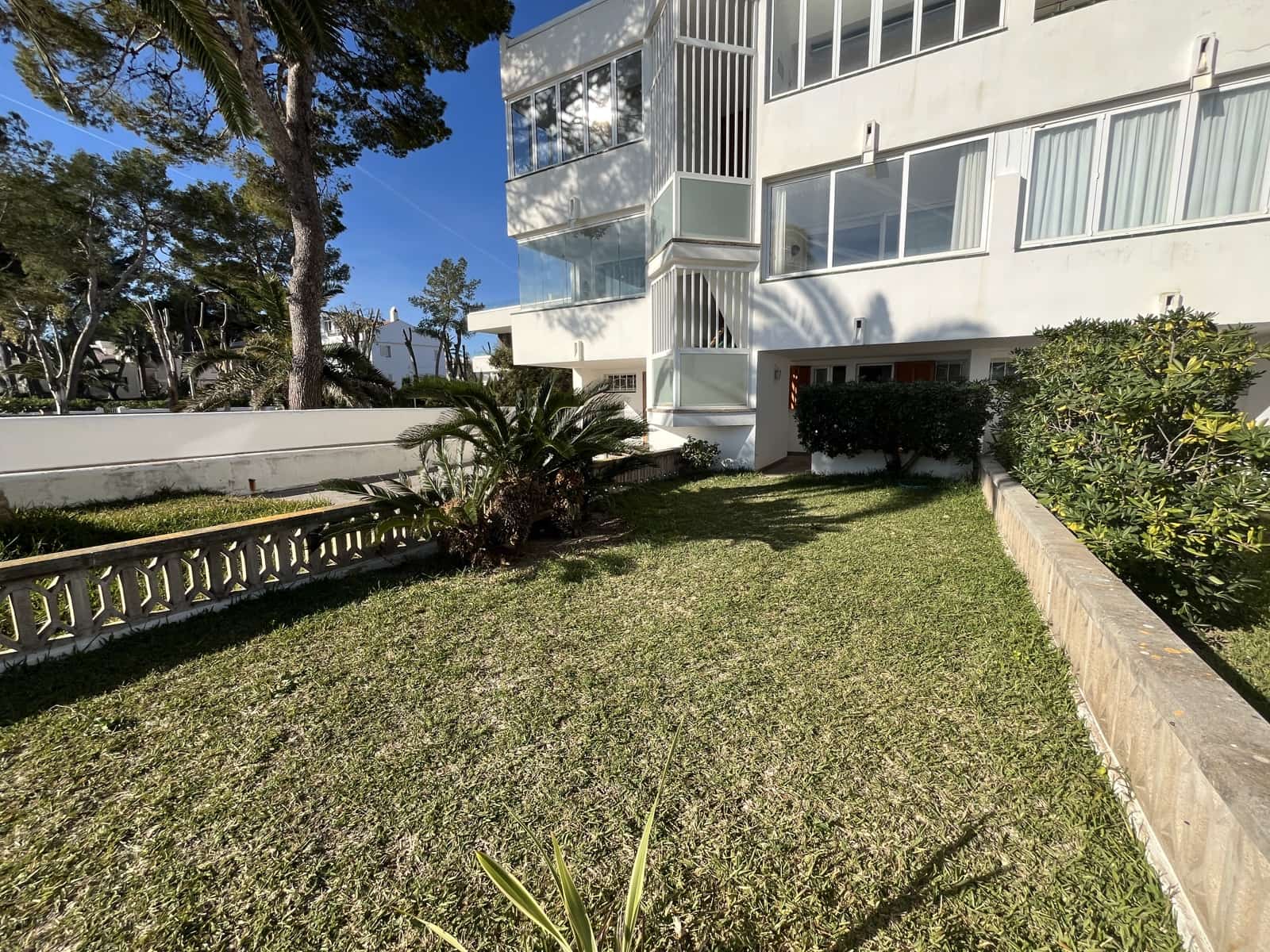 3 slaapkamer Appartement te huur in Puerto de Alcudia met garage - € 2.000 (Ref: 9629224)