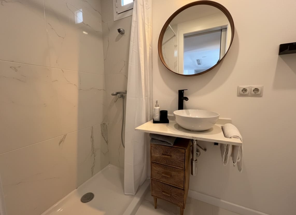 2 bedroom Apartment for rent in Santa Ponsa with garage - € 2,500 (Ref: 9632852)