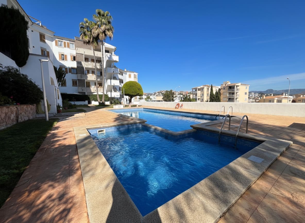2 bedroom Apartment for rent in Santa Ponsa with garage - € 2,500 (Ref: 9632852)
