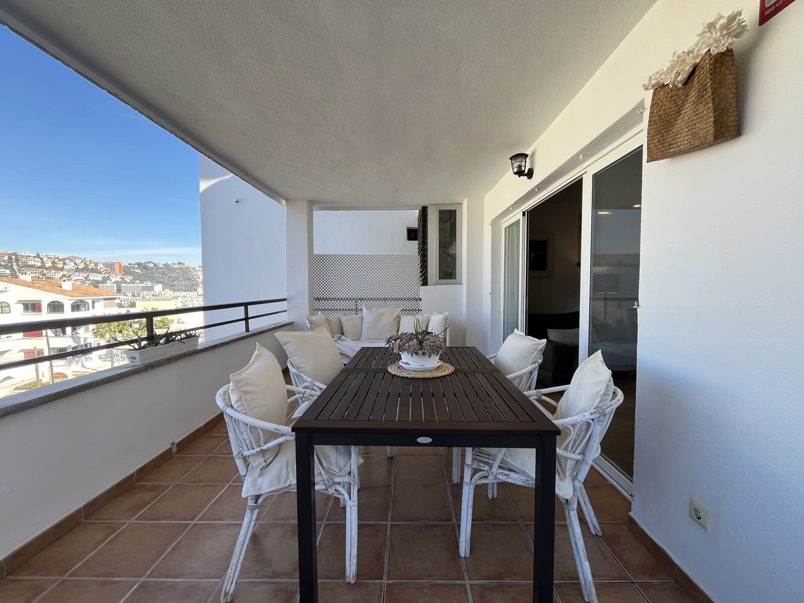 2 bedroom Apartment for rent in Santa Ponsa with garage - € 2,500 (Ref: 9632852)
